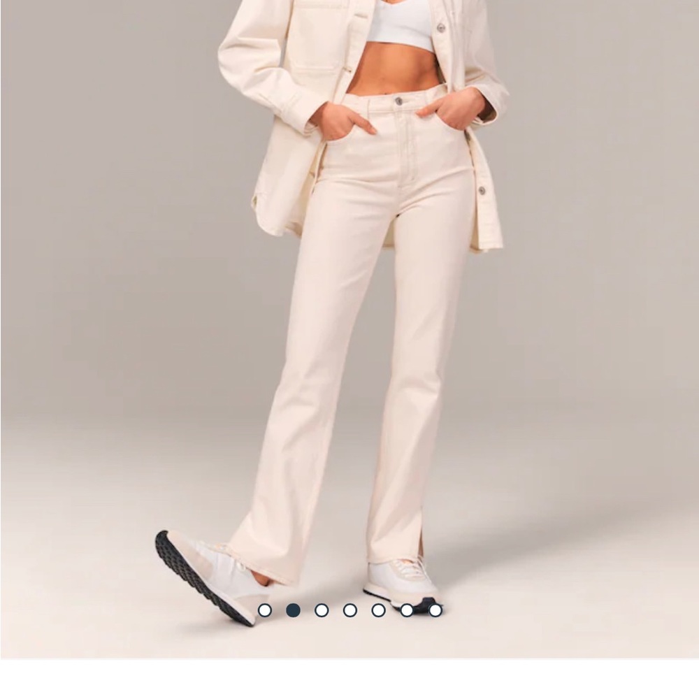 NWT Abercrombie cream 90’s ultra high rise straight jeans.